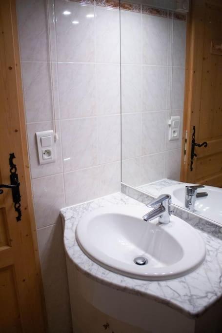Rez De Chalet, Sauna Exterieur, Wifi, 4-6 Pers, 50M2 Isola 2000 Buitenkant foto